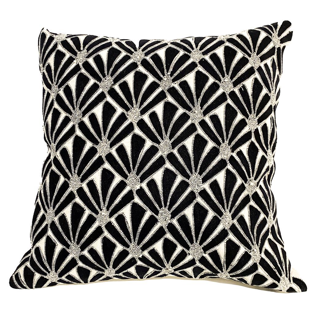 COJIN ALGODÓN BORDADO Y CORDON BLANCO Y NEGRO PDD-CC-2201-58 (46 x 46cm)
