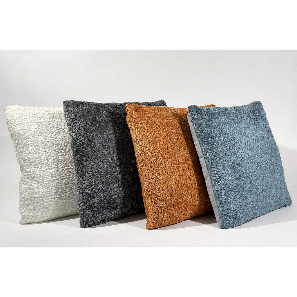 COJIN CUADRADO FELPA VARIOS COLORES IC1354-06 (43 x 43cm)